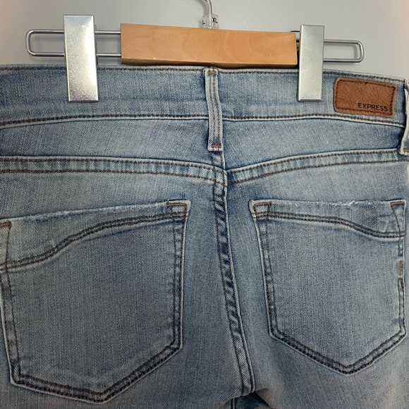 Size 2 Express Mid Rise Jeans - Picture 1 of 4